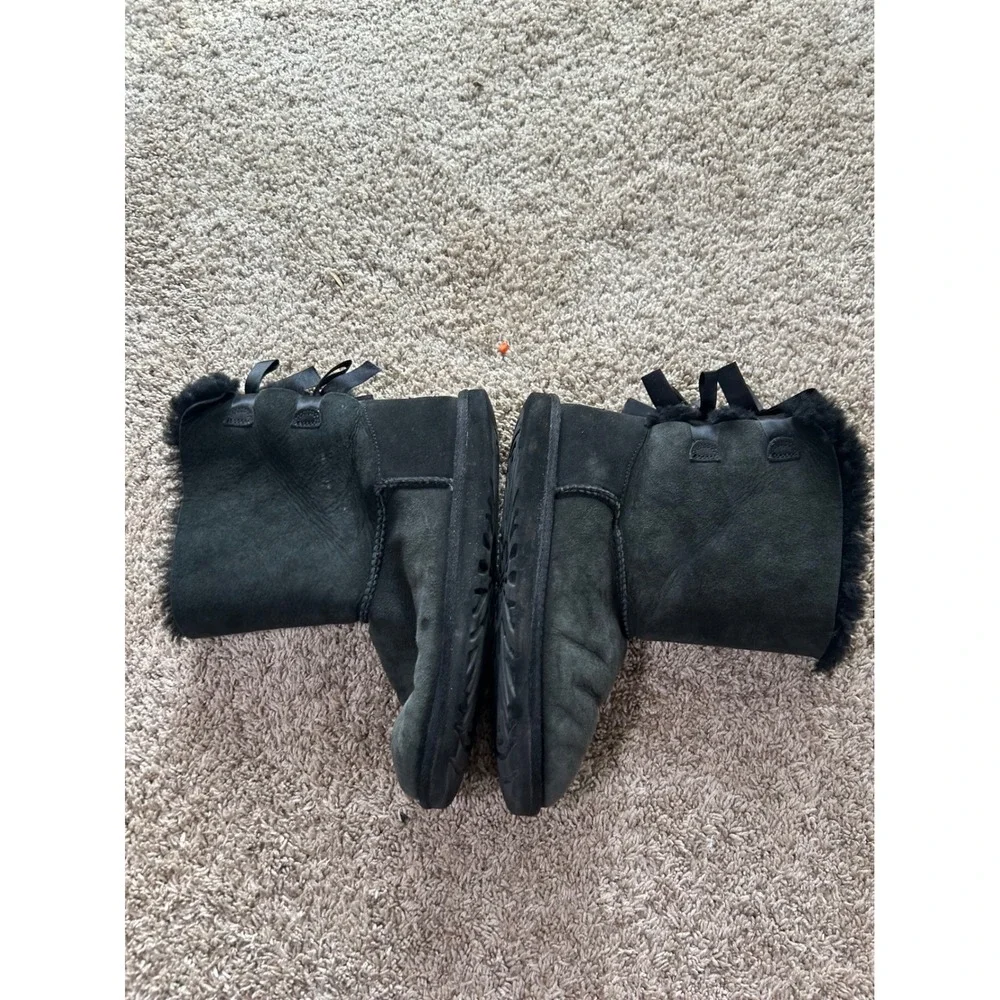UGG Australia Bailey Bow Black Suede Sheepskin Boots Womens 8 Y2K